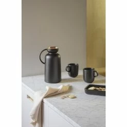 Großhandel ⭐ Eva Solo Silhouette Isolierkanne - 1,0 Liter - Black ???? 7 Großhandel ⭐ Eva Solo Silhouette Isolierkanne - 1,0 Liter - Black ???? -24 Bottles Geschäft unnamed file 1260