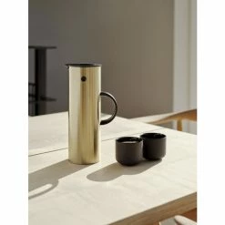 Alternative view of Bestes Angebot ???? Stelton EM77 Isolierkanne - 1 Liter - 30x17x10,5 Cm - Brushed Brass ????